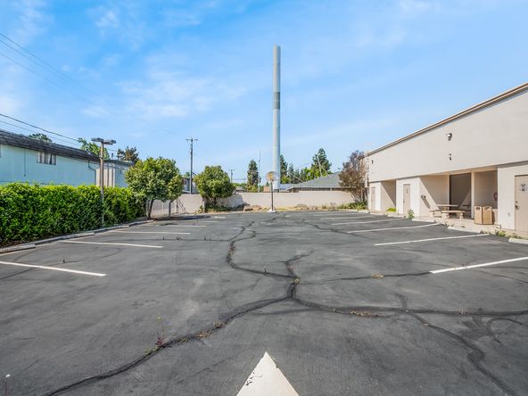 Professional Office Space Located Off Shaw Ave: 1241 E Shaw Ave, Fresno, CA 93710